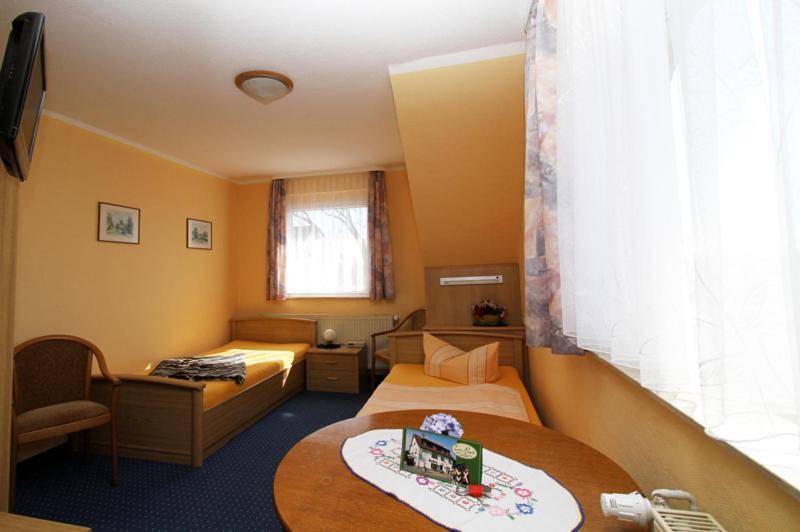 Familienhotel Zur Linde Panschwitz-Kuckau Exterior foto
